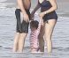  EXCLU - Jennifer Garner et Ben Affleck jouent avec leur petite Seraphina aux côtés de Violet sur une plage de Puerto Rico le 15 juillet 2012 