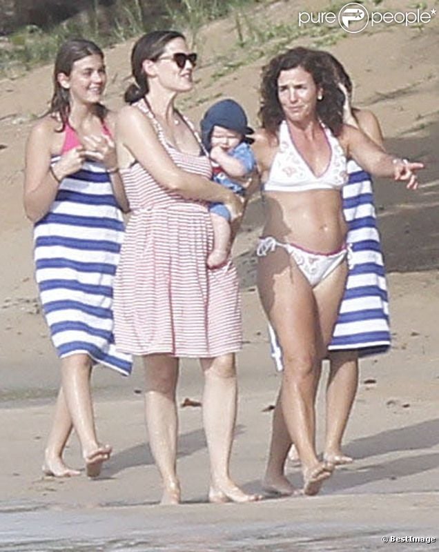 EXCLU - Jennifer Garner, Ben Affleck et leurs enfants Violet, Seraphina et Samuel en vacances sur une plage de Puerto Rico le 15 juillet 2012
