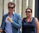  Pierce Brosnan se promène avec son épouse Keely Shaye Smith dans la rue Saint Honoré à Paris pour une séance shopping le 4 août 2012 