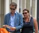  Pierce Brosnan se promène avec son épouse Keely Shaye Smith dans la rue Saint Honoré à Paris pour une séance shopping le 4 août 2012 