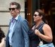  Pierce Brosnan se promène avec son épouse Keely Shaye Smith dans la rue Saint Honoré à Paris pour une séance shopping le 4 août 2012 