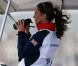 Kate Middleton avec la princesse Anne (arrière-plan) le 6 août 2012 à Weymouth lors de la  medal race  de la compétition de voile catégorie Laser, dans laquelle étaient engagés le Britannique Paul Goodison chez les hommes et l'Irlandaise Annalise Murphy chez les femmes.