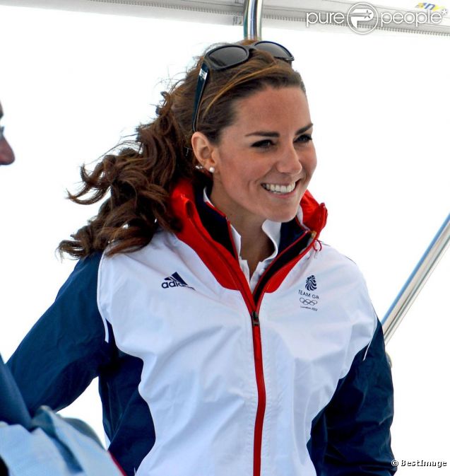 Kate Middleton était le 6 août 2012 à Weymouth dans la Manche lors de la  medal race  de la compétition de voile catégorie Laser, dans laquelle étaient engagés le Britannique Paul Goodison chez les hommes et l'Irlandaise Annalise Murphy chez les femmes.