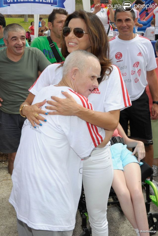 Eva Longoria lors du Dynamic Walk-A-Thon organisé à Marbella par la fondation du même nom. Le 18 août 2012.