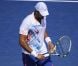 Enervé et frustré, Jo-Wilfried Tsonga a fracassé sa raquette lors de sa défaite au second tour de l'US Open face au modeste Slovaque Martin Klizan le 30 août 2012 à New York