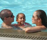 Jennifer Lopez, Casper Smart et la petite Emme profitent pleinement d'une après-midi en famille. Miami, le 30 août 2012.
