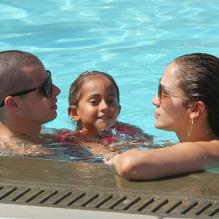 Jennifer Lopez, Casper Smart et la petite Emme profitent pleinement d'une après-midi en famille. Miami, le 30 août 2012.
