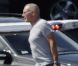 EXCLU : Harrison Ford s'occupe de tout avant de s'envoler en week-end en jet privé avec sa Calista Flockhart et leur fils Liam, à Los Angeles, le 31 août 2012 