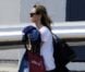  EXCLU : Calista Flockhart sur le tarmac avant son départ en week-end en jet privé avec son mari Harrison Ford et leur fils Liam, à Los Angeles, le 31 août 2012 
