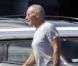  EXCLU : Harrison Ford s'occupe de tout avant de s'envoler en week-end en jet privé avec sa Calista Flockhart et leur fils Liam, à Los Angeles, le 31 août 2012 