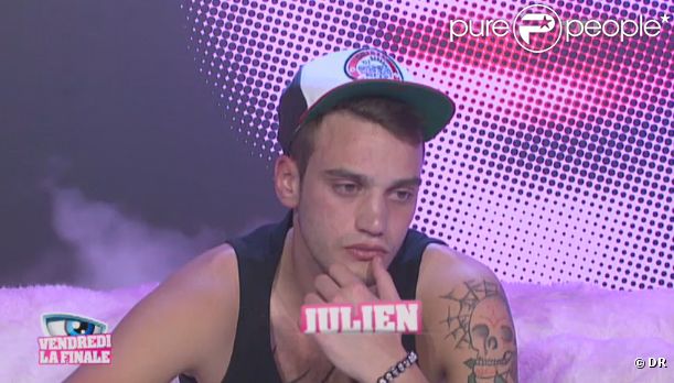 Julien, ému aux larmes après son entrevue avec Fanny ( Secret Story 6  - quotidienne du samedi 1er septembre 2012).