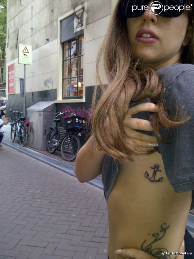 Le nouveau tatouage de Lady Gaga fait à Amsterdam le 1er septembre 2012.