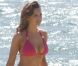 Kelly Brook, sublime en bikini, sur une plage paradisiaque, le 29 avril 2010.