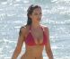 Kelly Brook, sublime en bikini, sur une plage paradisiaque, le 29 avril 2010.
