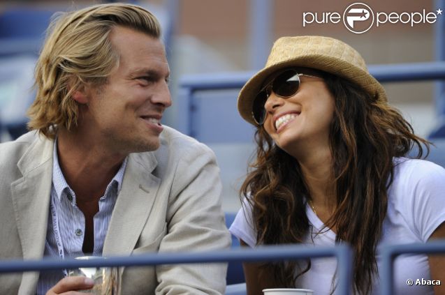 Eva Longoria assiste à la demi-finale dame du tournoi de l'US Open avec le vice président américain de Moët &amp; Chandon, Ludovic du Plessis, à New York, le 7 septembre 2012