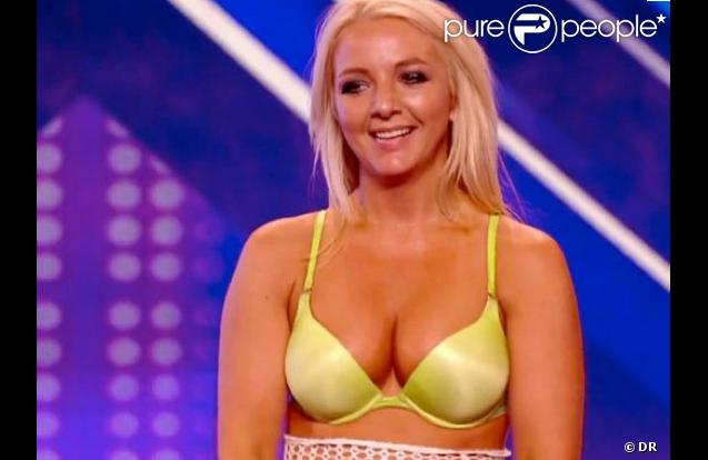 Lorna Bliss, sosie de Britney Spears, sur le plateau du  X Factor  britannique.