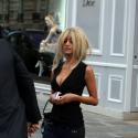 Zahia Dehar : Retour discret pour la jeune femme aux courbes affolantes