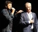 Patrick Bruel et Franck Dubosc, parrain du prochain Téléthon, sur la scène de l'Olympia pendant le concert caritatif Leurs Voix pour l'Espoir. Paris, le 15 septembre 2012.