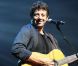 Patrick Bruel sur la scène de l'Olympia durant le concert caritatif Leurs Voix pour l'Espoir. Paris, le 15 septembre 2012.