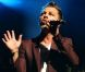 Christophe Maé sur la scène de l'Olympia durant le concert Leurs Voix pour l'Espoir. Paris, le 15 septembre 2012.