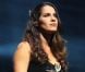 Elisa Tovati sur la scène de l'Olympia pendant le concert Leurs Voix pour l'Espoir. Paris, le 15 septembre 2012.