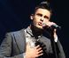 Baptiste Giabiconi sur la scène de l'Olympia pendant le concert caritatif Leurs Voix pour l'Espoir. Paris, le 15 septembre 2012.