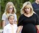 Reese Witherspoon et ses enfants Ava et Deacon dans le quartier de Venice à Los Angeles, le 16 septembre 2012.