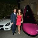 Elizabeth Hurley : Amoureuse et sexy, elle préside une soirée mode glamour