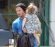 David Beckham et sa fille Harper, bien calé dans ses bras, dans les rues de Los Angeles, le 25 septembre 2012