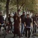 Robin des Bois - le clip Un monde à changer : Nyco Lilliu rend Frère Tuck sexy