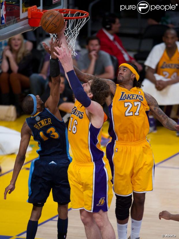 Jordan Hill (numéro 27), le 1er mai 2012 au Staples Center de Los Angeles lors du match des Lakers face au Jazz de Utah