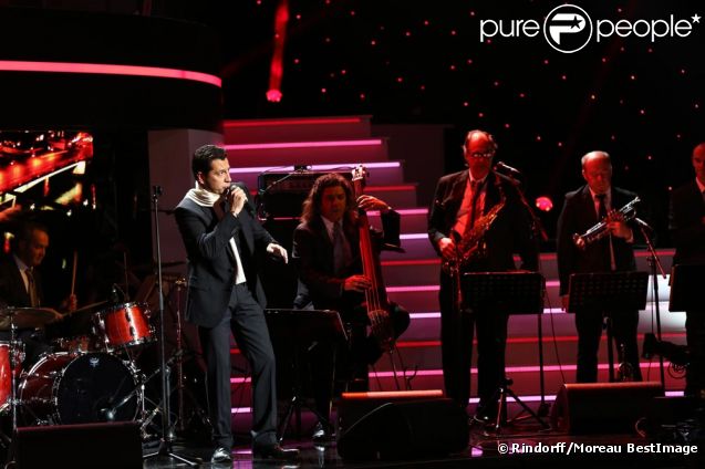 Photos exclusives de Laurent Gerra imitant Claude Nougaro et tous les grands artistes prises en live sur l'émission Hier Encore diffusée le 29 septembre en prime time sur France 2