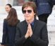 Paul McCartney arrive à l'Opéra Garnier pour assister au défilé printemps-été 2013 de sa fille Stella McCartney. Paris, le 1er octobre 2012.