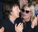 Sir Paul McCartney et Kate Moss applaudissent le final du défilé Stella McCartney printemps-été 2013 à l'Opéra Garnier. Paris, le 1er octobre 2012.