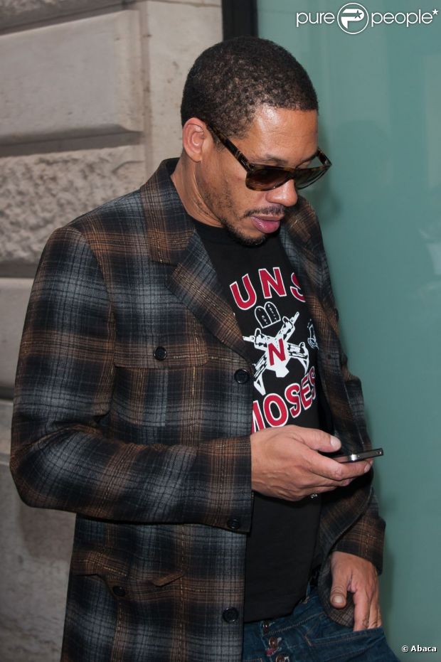 Joey Starr assiste au défilé Paul &amp; Joe printemps-été 2013 au Pavillon Cambon. Paris, le 2 octobre 2012.