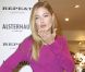  Le mannequin hollandais Doutzen Kroes présente de façon glamour la nouvelle collection de Repeat à Hambourg en Allemagne. Le 6 octobre 2012. 