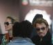 Johnny Hallyday et Laeticia à leur arrivée à l'aéroport de Paris Charles-de-Gaulle, le 9 octobre 2012.