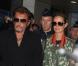 Johnny Hallyday et Laeticia à leur arrivée à l'aéroport de Paris Charles-de-Gaulle, le 9 octobre 2012.