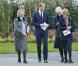 Le prince William aux obsèques de son ancienne nourrice Olga Powell, le 10 octobre 2012 au cimetière de Parndon Wood à Harlow, entouré de Lady Sarah McCorquodale et Lady Jane Fellowes.