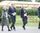 Le prince William aux obsèques de son ancienne nourrice Olga Powell, le 10 octobre 2012 au cimetière de Parndon Wood à Harlow, entouré de Lady Sarah McCorquodale et Lady Jane Fellowes.
