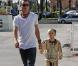 Shopping en famille pour Gwen Stefani, Gavin Rossdale et leurs fils Kingston et Zuma. Studio City, Los Angeles, le 13 octobre 2012.