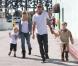 Shopping en famille pour Gwen Stefani, Gavin Rossdale et leurs fils Kingston et Zuma. Studio City, Los Angeles, le 13 octobre 2012.