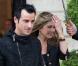 Jennifer Aniston et Justin Theroux plus amoureux que jamais quittent l'hôtel Ritz à Paris le 14 juin 2012.