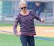 Naomi Watts joue au foot avec son fils Samuel à New York, le 17 octobre 2012.