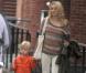 Naomi Watts et son fils Samuel se baladent dans les rues de New York le 15 octobre 2012.