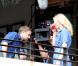 Ryan Gosling et Cate Blanchett fricotent sur un balcon pour une scène du film encore sans titre de Terrence Malick, à Austin, Texas, le 20 octobre 2012.