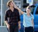  Ryan Gosling tripoté par Rooney Mara sur le plateau du film encore sans titre de Terrence Malick, à Austin, Texas. Septembre 2012. 