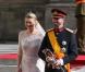 Sortant de la cathédrale Notre-Dame de Luxembourg, le prince Guillaume et Stéphanie de Lannoy qui viennent de se marier, le 20 octobre 2012.