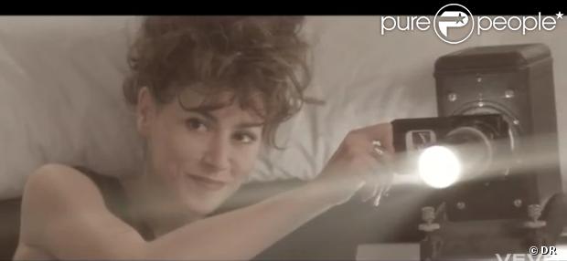 Olivia Ruiz, le clip  My Lomo &amp; Me , premier extrait de l'album  Le Calme et la tempête  à paraître le 3 décembre 2012.