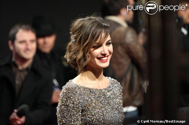 Bérénice Marlohe, splendide dans une robe Elie Saab pour la première parisienne de Skyfall